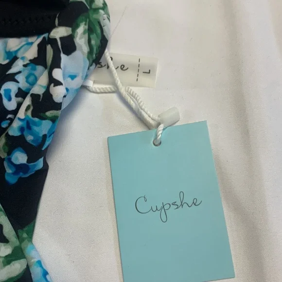 Womens cupshe one piece strappy floral suit. - Picture 2 of 6